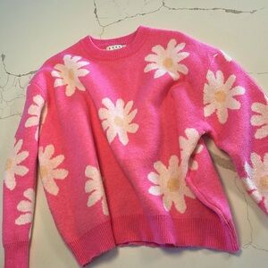 Ladies or teen sweater! In great condition.